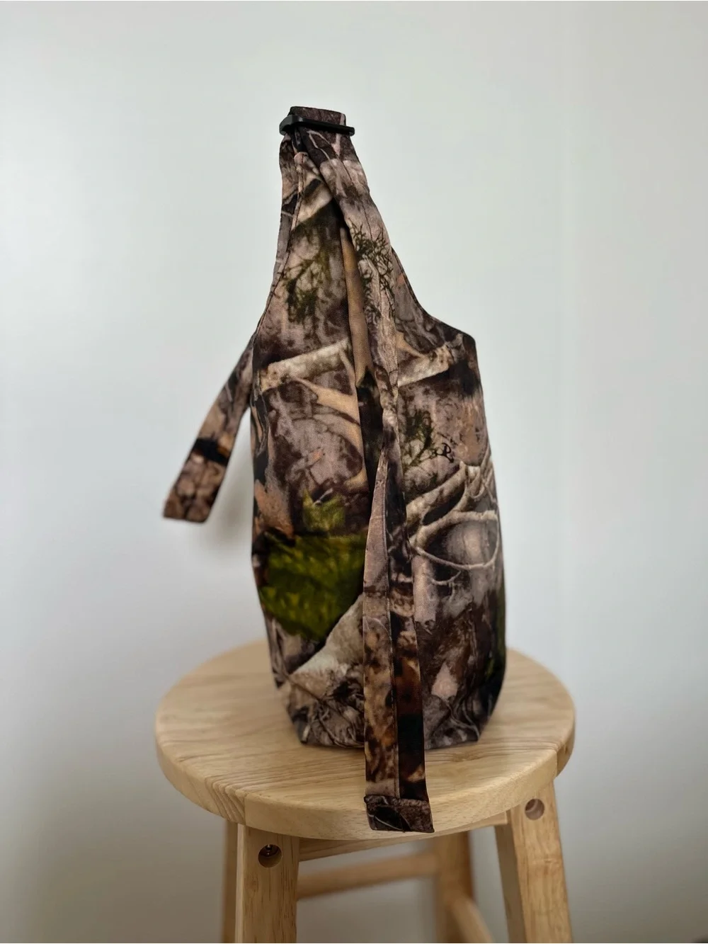 BAGGU Photo Forest Camo Print Small Nylon Sling Bag (like new!) - Picture 3 of 9